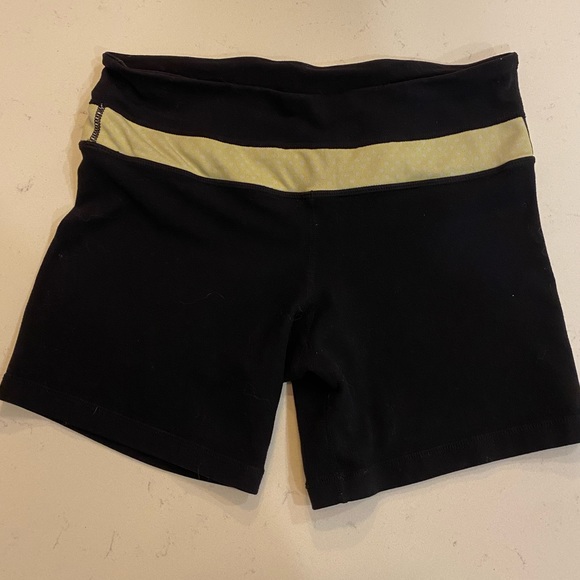 Lululemon Reversible Spandex Short - Picture 3 of 3